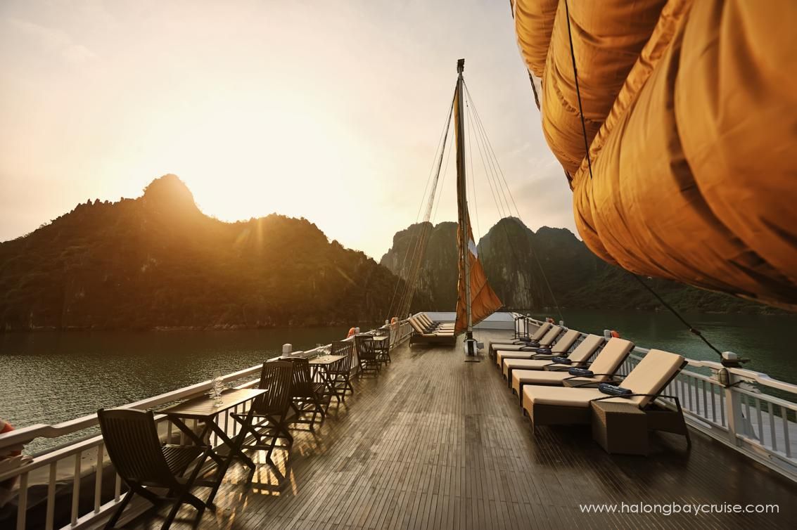 26.Sundeck