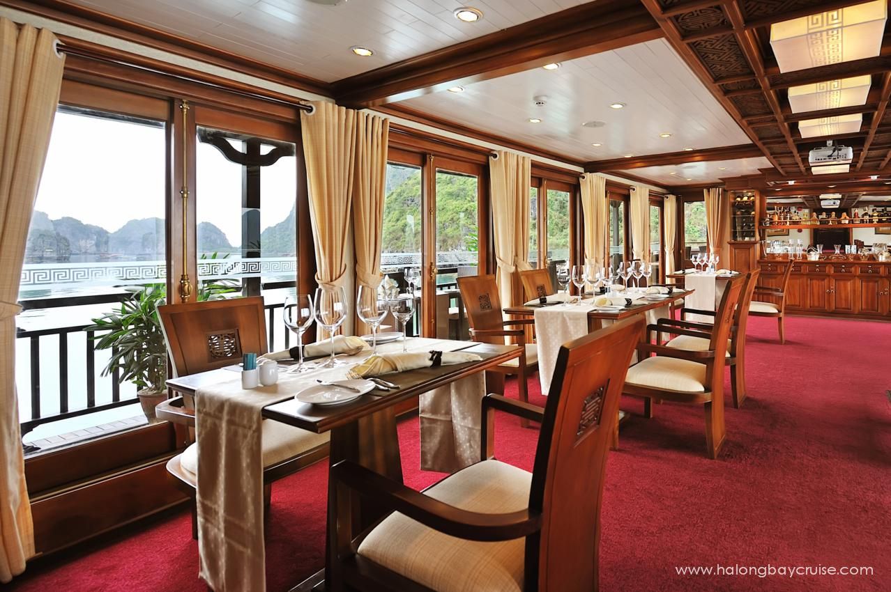 30.Peak-Dining-Room
