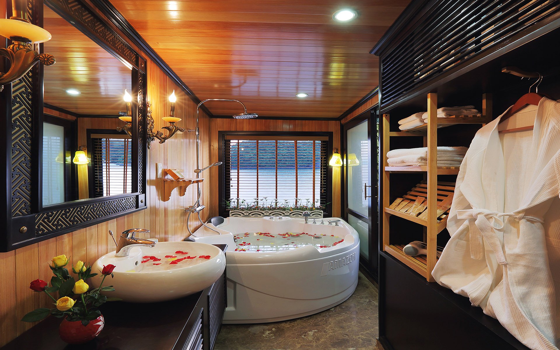 Deluxe cabin