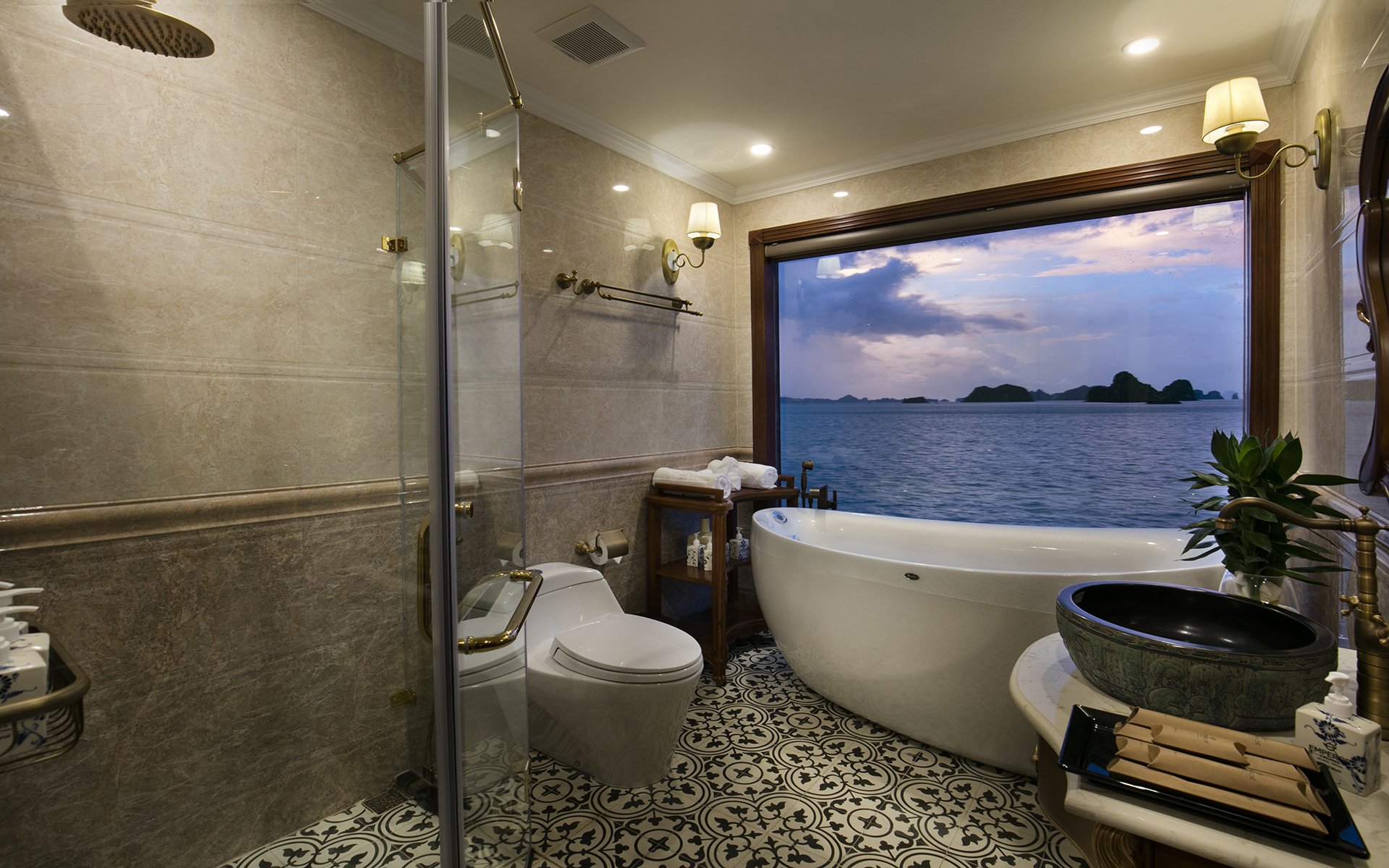 Signature Suite Bathroom