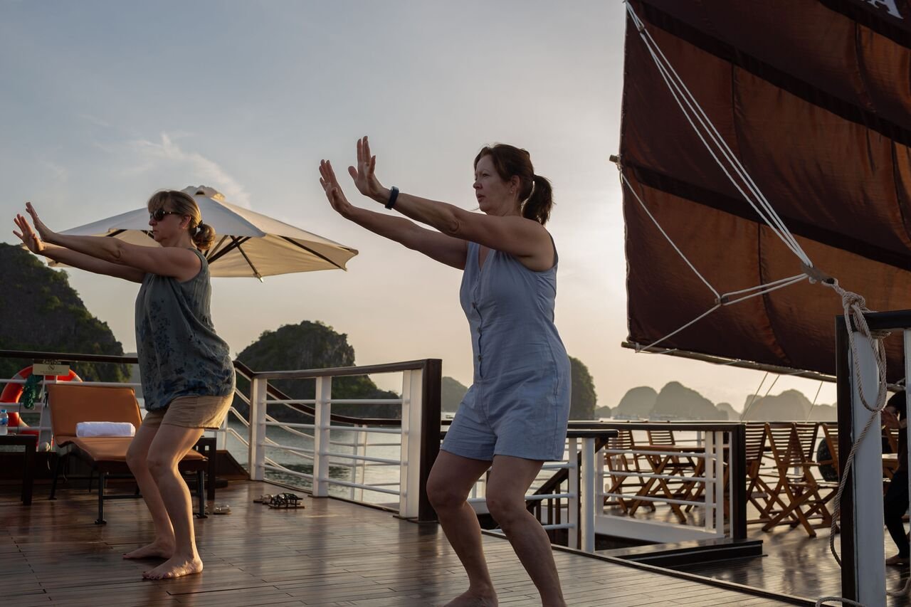 Perla Dawn Sails Cruise