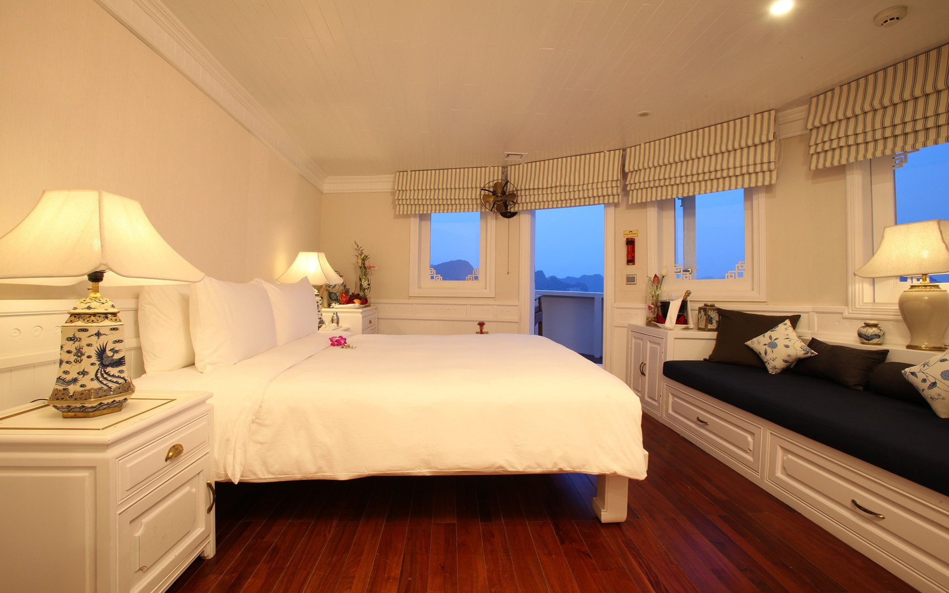 Au Co Suite cabin