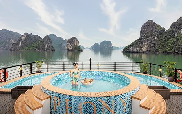 Peony Cruise Swimming Pool b6761