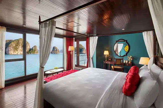 Halong Bay Travel Guide 2026: Best Cruises, Routes & Trip Planning Tips